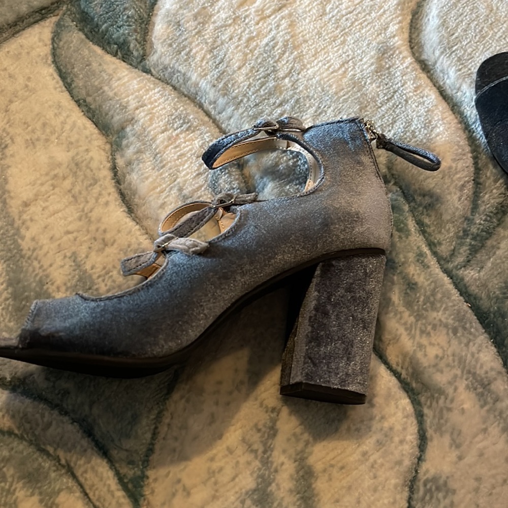 Shoes - Picture 4 of 5